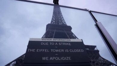 Strike forces Eiffel tower shutdown, disappointing tourists