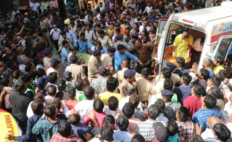 In Barsana, Uttar pradesh, a temple railing collapsed, injuring over twenty worshipers.