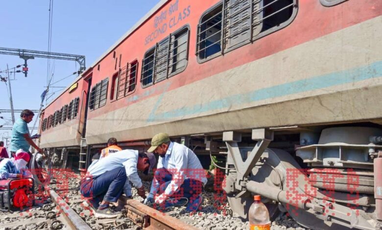 Investigation into the Sabarmati-Agra express derailment revealed that the driver ignored the red signal.