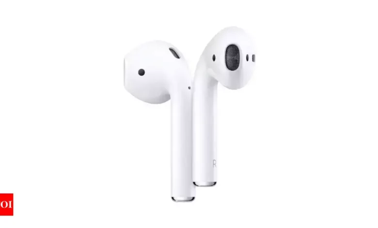 An analyst predicts that Apple will release the entry-level AirPods Lite TWS earphones in H2 2024.