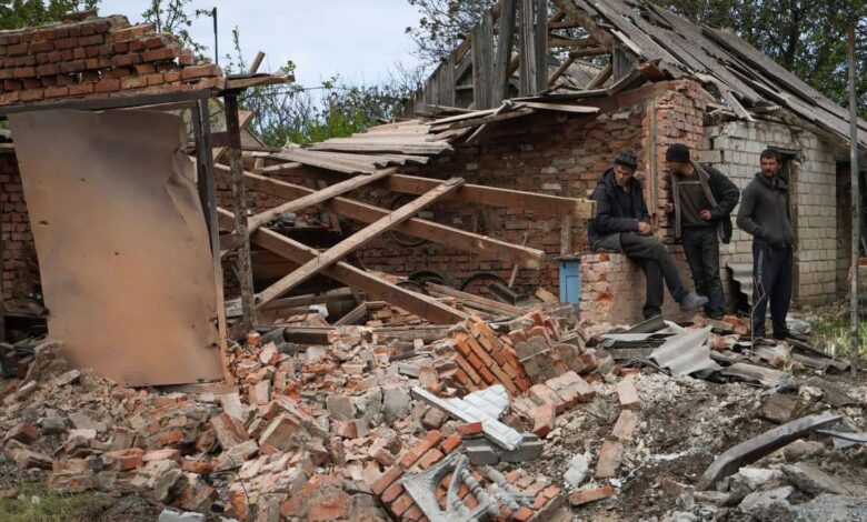 Russia strikes Kharkiv resort, killing 11 and wounding dozens (1)