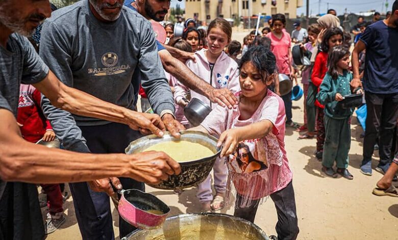Gaza Food Blogger Provides Lifeline for Displaced Children