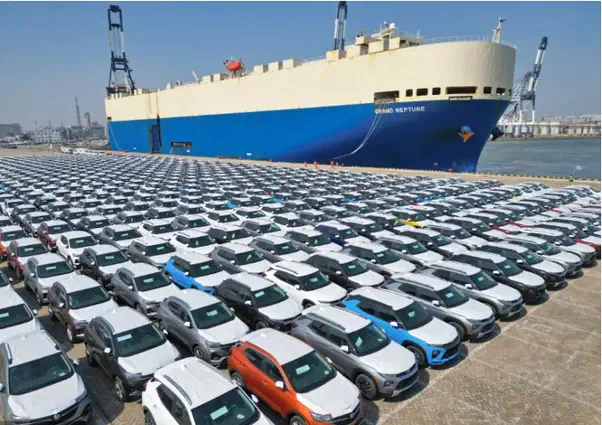Chinese Car Makers Urge Beijing to Retaliate Against EU Tariffs on Imports (1)