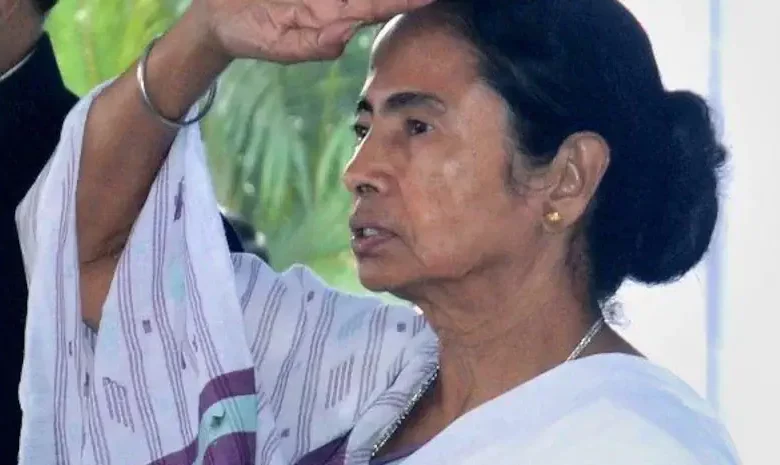 Mamata vows to 'Hang' doctor's Killer, if needed, Amid outrage