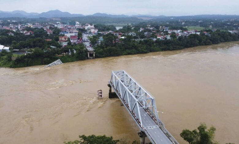 Super typhoon destroys bridge in Vietnam, cars fall into river