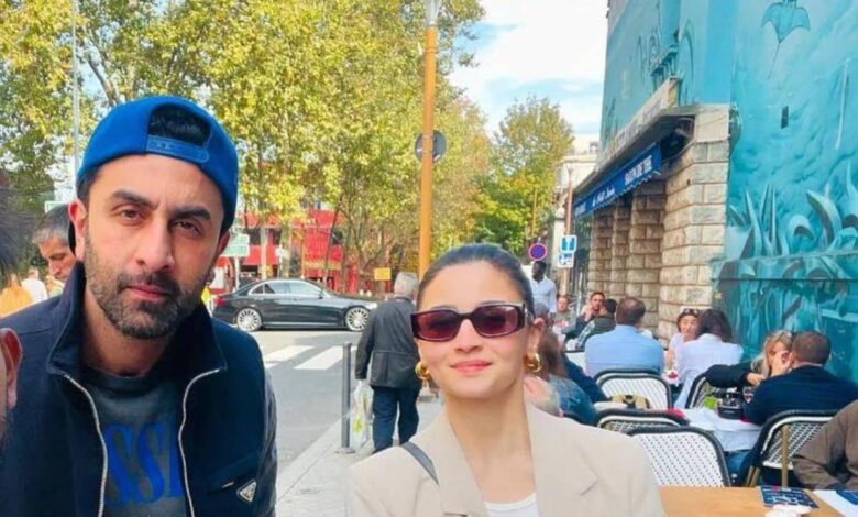 Alia Bhatt and Ranbir Kapoor spotted enjoying romantic paris getaway