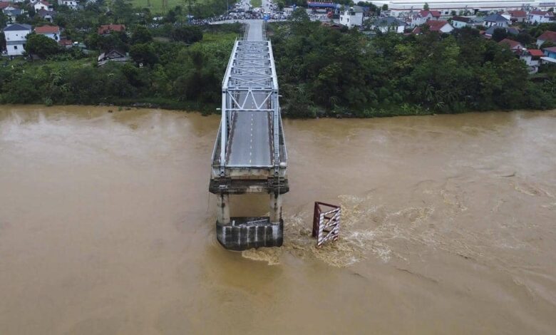 Bridge Collapse in Vietnam as Typhoon Yagi Causes Widespread Damage