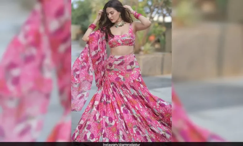 Amyra Dastur shines in bohemian Ethnic ensemble this festive season