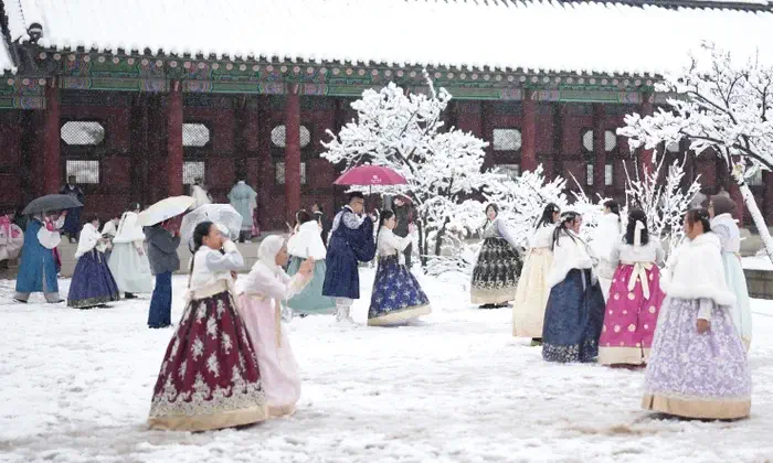 South Korea: historic blizzard paralyzes seoul with century-high snowfall