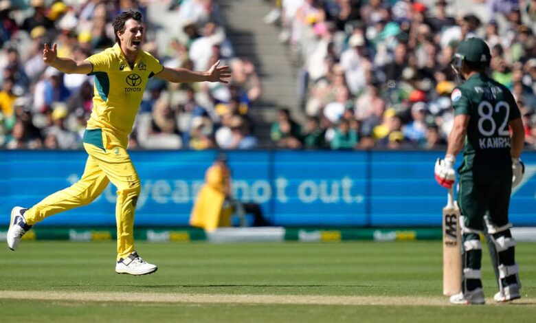 Australia edges Pakistan by two wickets in thrilling Melbourne ODI