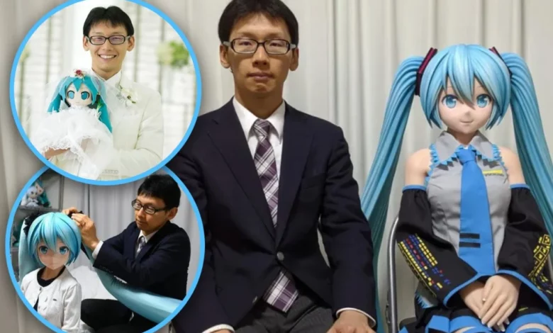 Man celebrates sixth anniversary with virtual idol Hatsune Miku