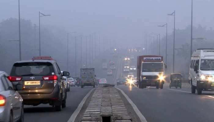 Delhi AQI hits 423: IMD issues orange alert amid fog