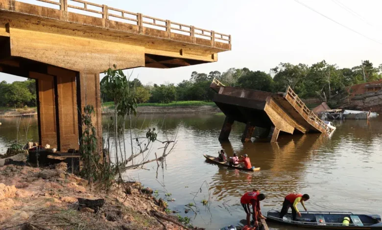 Bridge collapse in Brazil pollutes river, claims one life