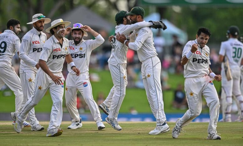 Pakistan's bowlers shine as South Africa stumbles in first test