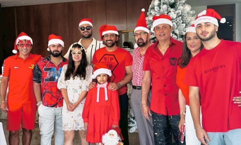 MS Dhoni becomes Santa for family Christmas celebration