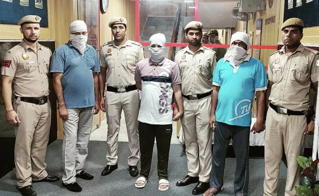 Fake Delhi police officers arrested for robbing students