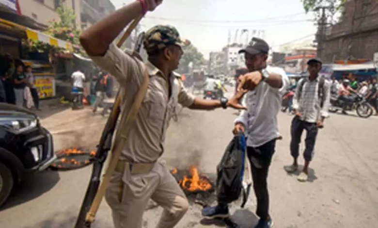 Police clash with students in Patna over exam cancellation