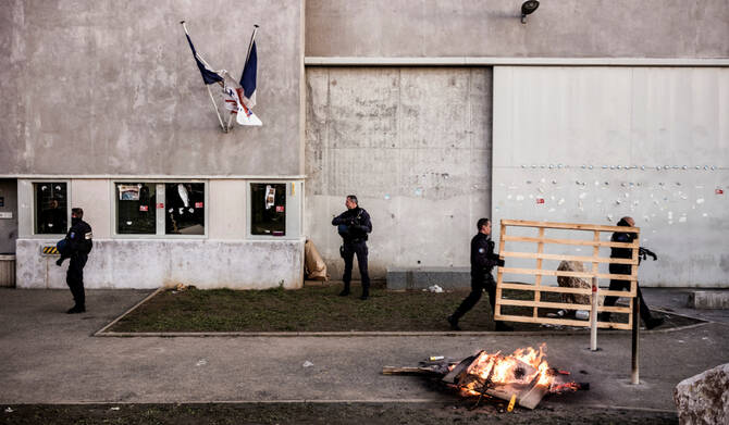 French inmate escapes hidden in fellow prisoner's bag
